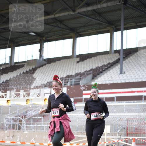 07.12.2025 - St. Pauli X-Mass-Run No. 15 Patografie http://msf.ph/oto/9368732 07.12.2025 11:15:02 Ziel 313, 1623, 1627, 1662, 3133 meine-sportfotos.de