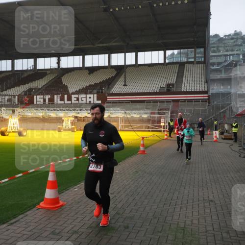 07.12.2025 - St. Pauli X-Mass-Run No. 15 Fabian Wolf http://msf.ph/oto/9368739 07.12.2025 09:54:44 Ziel 1649, 1655, 1722, 2133, 2209, 2703, 3310 meine-sportfotos.de