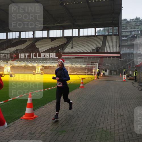 07.12.2025 - St. Pauli X-Mass-Run No. 15 Fabian Wolf http://msf.ph/oto/9368758 07.12.2025 09:54:48 Ziel 1649, 1655, 1722, 2703 meine-sportfotos.de