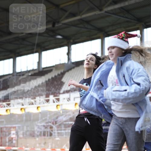 07.12.2025 - St. Pauli X-Mass-Run No. 15 Patografie http://msf.ph/oto/9368770 07.12.2025 11:16:01 Ziel 1800, 1802, 1821, 1825, 2195, 2464, 3326 meine-sportfotos.de