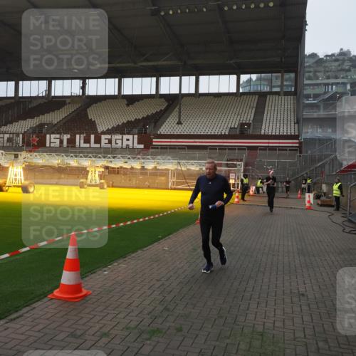 07.12.2025 - St. Pauli X-Mass-Run No. 15 Fabian Wolf http://msf.ph/oto/9368778 07.12.2025 09:55:09 Ziel 4087, 4088 meine-sportfotos.de