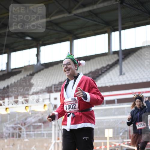 07.12.2025 - St. Pauli X-Mass-Run No. 15 Patografie http://msf.ph/oto/9368785 07.12.2025 11:16:06 Ziel 1800, 1802, 1821, 1825, 2195, 2464, 3241, 3256, 3326 meine-sportfotos.de