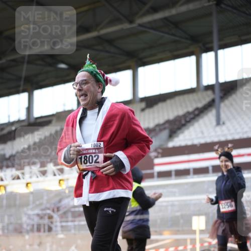 07.12.2025 - St. Pauli X-Mass-Run No. 15 Patografie http://msf.ph/oto/9368788 07.12.2025 11:16:06 Ziel 1800, 1802, 1821, 1825, 2195, 2464, 3241, 3256, 3326 meine-sportfotos.de