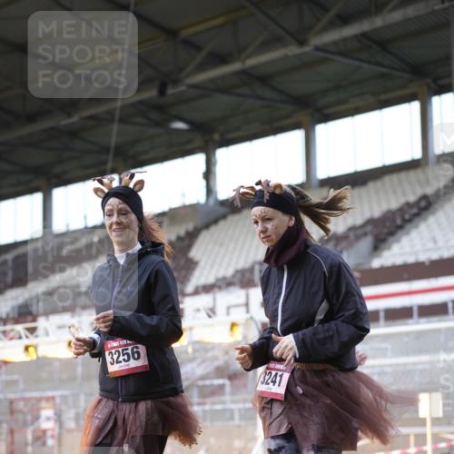 07.12.2025 - St. Pauli X-Mass-Run No. 15 Patografie http://msf.ph/oto/9368794 07.12.2025 11:16:08 Ziel 1800, 1802, 1821, 1825, 2195, 2464, 3241, 3256, 3326 meine-sportfotos.de