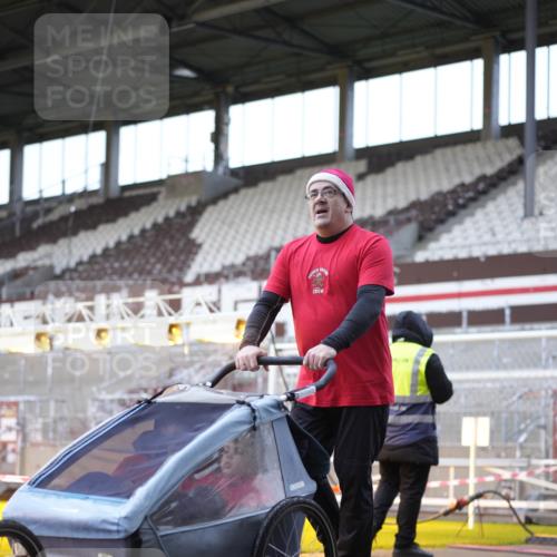 07.12.2025 - St. Pauli X-Mass-Run No. 15 Patografie http://msf.ph/oto/9368797 07.12.2025 11:16:17 Ziel 1800, 1802, 1821, 1825, 3241, 3256, 3326 meine-sportfotos.de