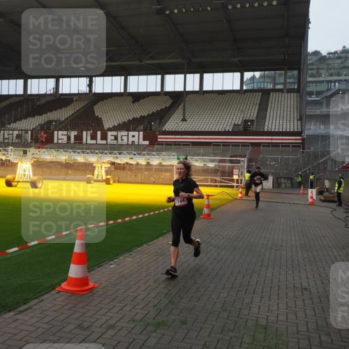 07.12.2025 - St. Pauli X-Mass-Run No. 15 Fabian Wolf http://msf.ph/oto/9368798 07.12.2025 09:55:16 Ziel 1101, 1113, 4087 meine-sportfotos.de