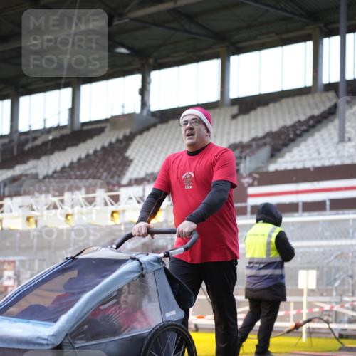 07.12.2025 - St. Pauli X-Mass-Run No. 15 Patografie http://msf.ph/oto/9368800 07.12.2025 11:16:17 Ziel 1800, 1802, 1821, 1825, 3241, 3256, 3326 meine-sportfotos.de