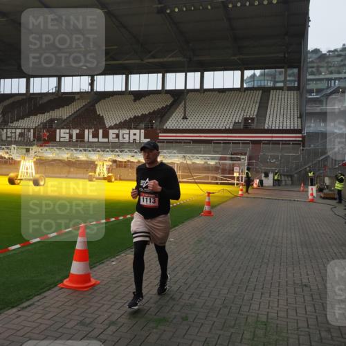 07.12.2025 - St. Pauli X-Mass-Run No. 15 Fabian Wolf http://msf.ph/oto/9368814 07.12.2025 09:55:19 Ziel 1101, 1113, 4087 meine-sportfotos.de