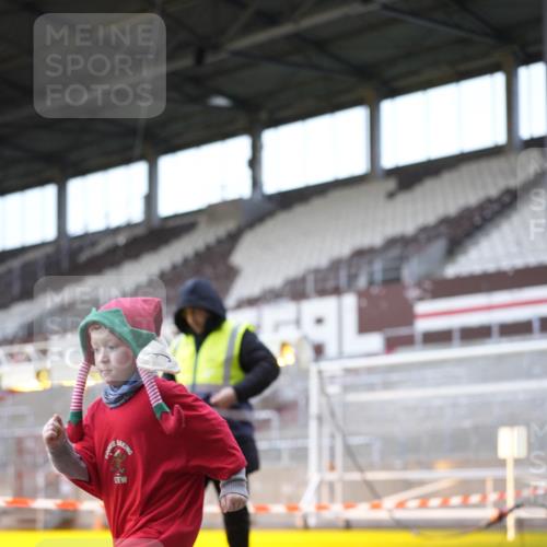 07.12.2025 - St. Pauli X-Mass-Run No. 15 Patografie http://msf.ph/oto/9368817 07.12.2025 11:17:12 Ziel 1122, 1125, 1127, 1130, 1340, 1529, 1531, 1686, 2766 meine-sportfotos.de