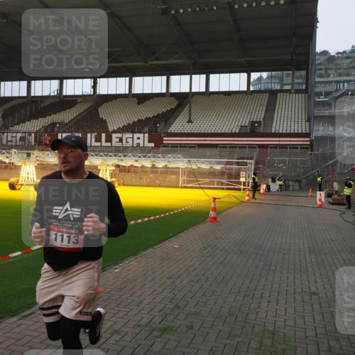 07.12.2025 - St. Pauli X-Mass-Run No. 15 Fabian Wolf http://msf.ph/oto/9368818 07.12.2025 09:55:20 Ziel 1101, 1113, 4087 meine-sportfotos.de