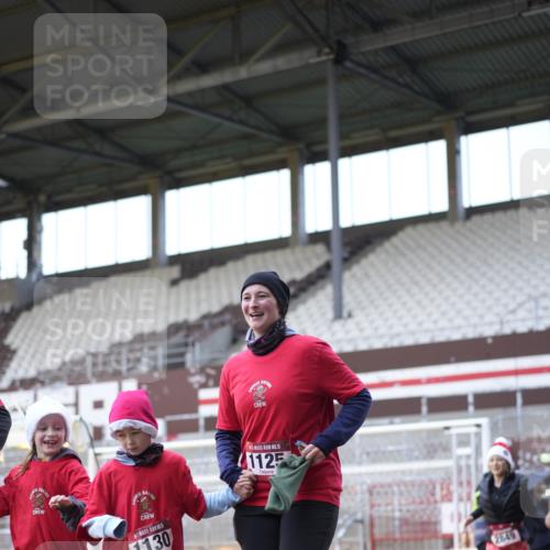 07.12.2025 - St. Pauli X-Mass-Run No. 15 Patografie http://msf.ph/oto/9368831 07.12.2025 11:17:16 Ziel 551, 1122, 1125, 1127, 1130, 1340, 1529, 1531, 1686, 2477, 2766, 2846, 2849 meine-sportfotos.de