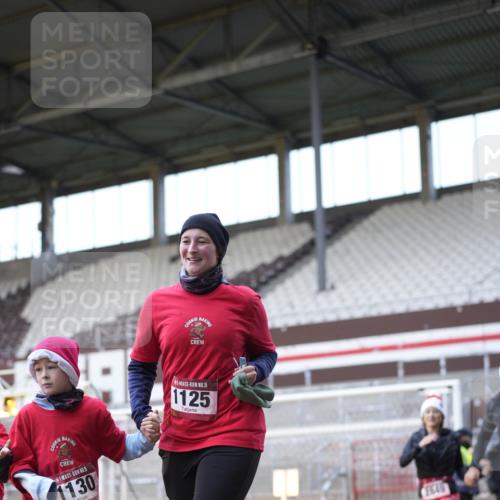 07.12.2025 - St. Pauli X-Mass-Run No. 15 Patografie http://msf.ph/oto/9368836 07.12.2025 11:17:16 Ziel 551, 1122, 1125, 1127, 1130, 1340, 1529, 1531, 1686, 2477, 2766, 2846, 2849 meine-sportfotos.de