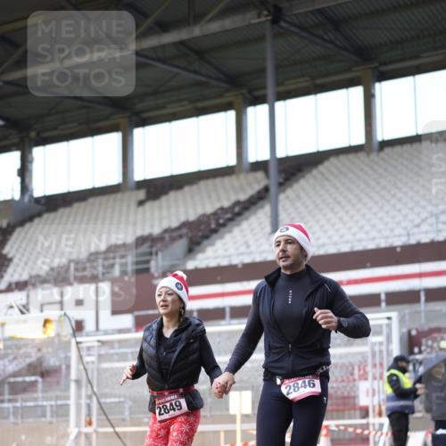 07.12.2025 - St. Pauli X-Mass-Run No. 15 Patografie http://msf.ph/oto/9368838 07.12.2025 11:17:17 Ziel 551, 1122, 1125, 1127, 1130, 1340, 1529, 1531, 1686, 2477, 2766, 2846, 2849 meine-sportfotos.de