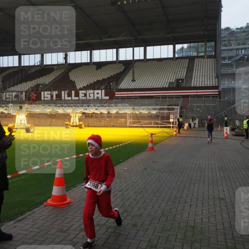 07.12.2025 - St. Pauli X-Mass-Run No. 15 Fabian Wolf http://msf.ph/oto/9368839 07.12.2025 09:55:51 Ziel 312, 1744, 3398 meine-sportfotos.de