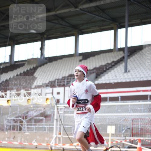 07.12.2025 - St. Pauli X-Mass-Run No. 15 Patografie http://msf.ph/oto/9368857 07.12.2025 11:17:59 Ziel 1325, 1348, 3221, 3327, 4627 meine-sportfotos.de