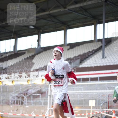 07.12.2025 - St. Pauli X-Mass-Run No. 15 Patografie http://msf.ph/oto/9368859 07.12.2025 11:17:59 Ziel 1325, 1348, 3221, 3327, 4627 meine-sportfotos.de