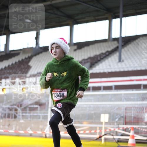 07.12.2025 - St. Pauli X-Mass-Run No. 15 Patografie http://msf.ph/oto/9368870 07.12.2025 11:18:04 Ziel 1325, 1348, 3201, 3221, 3327 meine-sportfotos.de