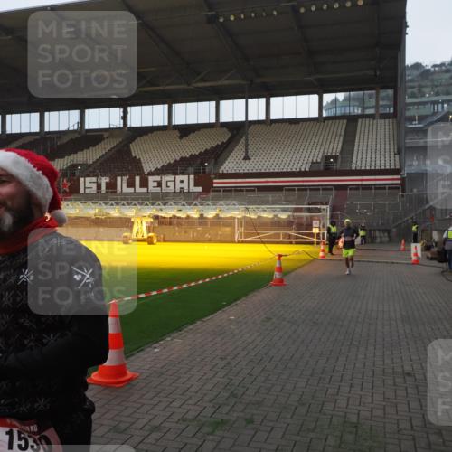 07.12.2025 - St. Pauli X-Mass-Run No. 15 Fabian Wolf http://msf.ph/oto/9368884 07.12.2025 09:56:12 Ziel 1483, 1530 meine-sportfotos.de