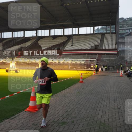 07.12.2025 - St. Pauli X-Mass-Run No. 15 Fabian Wolf http://msf.ph/oto/9368897 07.12.2025 09:56:15 Ziel 1483, 1530 meine-sportfotos.de