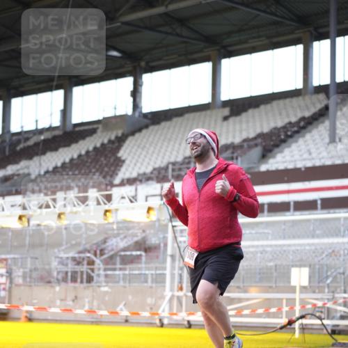 07.12.2025 - St. Pauli X-Mass-Run No. 15 Patografie http://msf.ph/oto/9368902 07.12.2025 11:18:45 Ziel 1109, 1322, 2064, 2067 meine-sportfotos.de