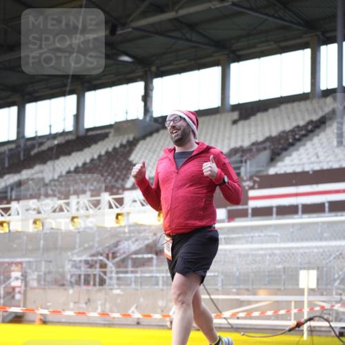 07.12.2025 - St. Pauli X-Mass-Run No. 15 Patografie http://msf.ph/oto/9368904 07.12.2025 11:18:45 Ziel 1109, 1322, 2064, 2067 meine-sportfotos.de