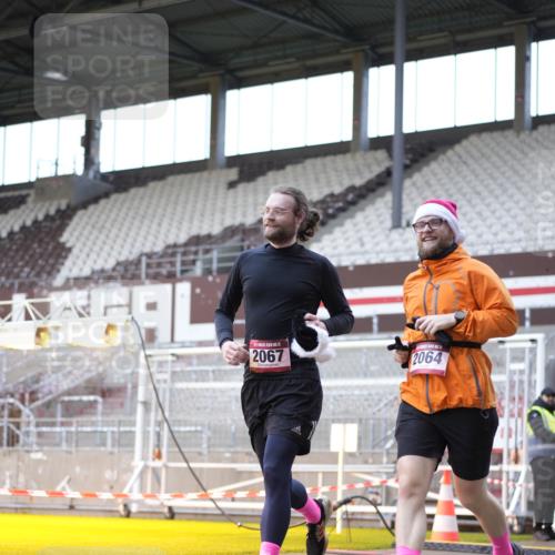 07.12.2025 - St. Pauli X-Mass-Run No. 15 Patografie http://msf.ph/oto/9368911 07.12.2025 11:18:50 Ziel 1109, 1322, 2064, 2067 meine-sportfotos.de