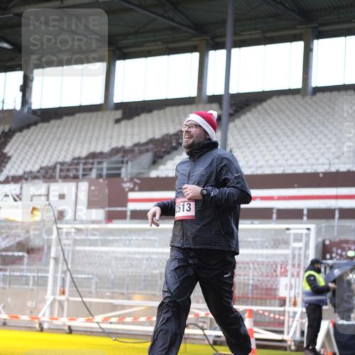 07.12.2025 - St. Pauli X-Mass-Run No. 15 Patografie http://msf.ph/oto/9368916 07.12.2025 11:19:01 Ziel 1109, 1322, 1617, 2064, 2067, 2597 meine-sportfotos.de