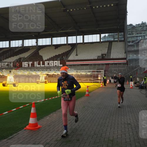 07.12.2025 - St. Pauli X-Mass-Run No. 15 Fabian Wolf http://msf.ph/oto/9368982 07.12.2025 09:56:45 Ziel 198, 662, 1116, 1165, 3255, 4208, 4209 meine-sportfotos.de