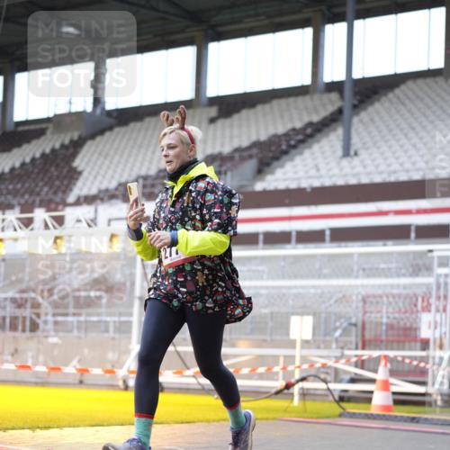 07.12.2025 - St. Pauli X-Mass-Run No. 15 Patografie http://msf.ph/oto/9368991 07.12.2025 11:19:47 Ziel 1343, 2217, 2581, 2771, 3075, 3160, 3822, 3823 meine-sportfotos.de