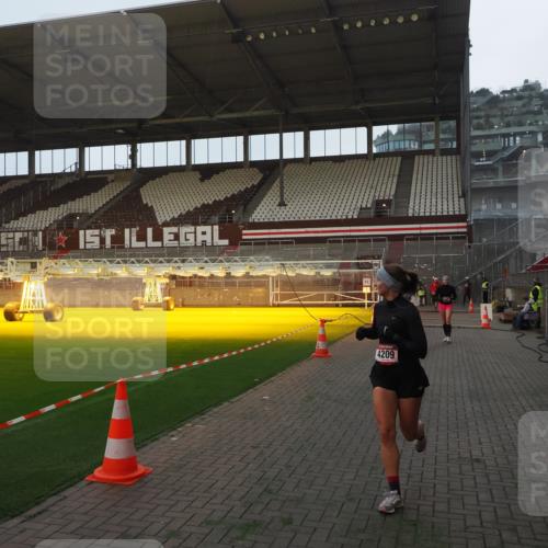 07.12.2025 - St. Pauli X-Mass-Run No. 15 Fabian Wolf http://msf.ph/oto/9368996 07.12.2025 09:56:47 Ziel 198, 662, 1116, 1165, 4208, 4209 meine-sportfotos.de