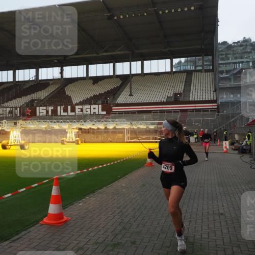 07.12.2025 - St. Pauli X-Mass-Run No. 15 Fabian Wolf http://msf.ph/oto/9368999 07.12.2025 09:56:47 Ziel 198, 662, 1116, 1165, 4208, 4209 meine-sportfotos.de