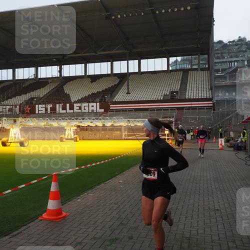 07.12.2025 - St. Pauli X-Mass-Run No. 15 Fabian Wolf http://msf.ph/oto/9369001 07.12.2025 09:56:47 Ziel 198, 662, 1116, 1165, 4208, 4209 meine-sportfotos.de