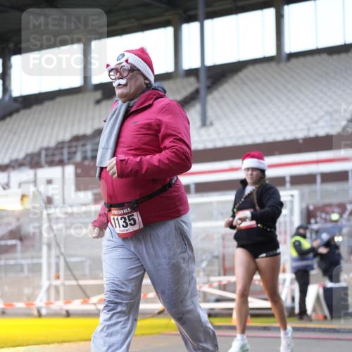 07.12.2025 - St. Pauli X-Mass-Run No. 15 Patografie http://msf.ph/oto/9369030 07.12.2025 11:20:28 Ziel 1020, 1135, 1614, 2132, 2134, 2242, 2305, 3129, 3157, 3309, 4637 meine-sportfotos.de