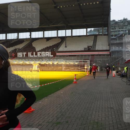 07.12.2025 - St. Pauli X-Mass-Run No. 15 Fabian Wolf http://msf.ph/oto/9369038 07.12.2025 09:56:52 Ziel 198, 497, 662, 1116, 1165, 2861, 4208, 4209 meine-sportfotos.de