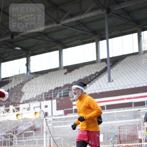07.12.2025 - St. Pauli X-Mass-Run No. 15 Patografie http://msf.ph/oto/9369042 07.12.2025 11:20:44 Ziel 540, 765, 2242, 2379, 2462, 2601, 3037 meine-sportfotos.de