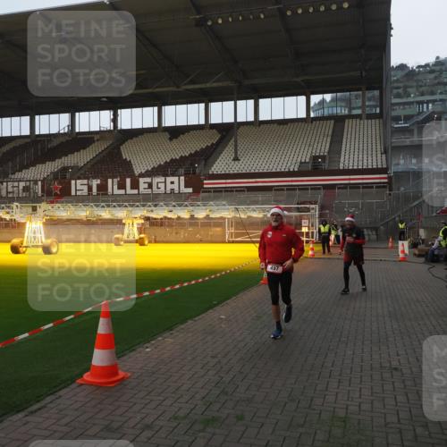07.12.2025 - St. Pauli X-Mass-Run No. 15 Fabian Wolf http://msf.ph/oto/9369043 07.12.2025 09:56:55 Ziel 198, 497, 662, 1116, 1165, 2861, 4208, 4209 meine-sportfotos.de