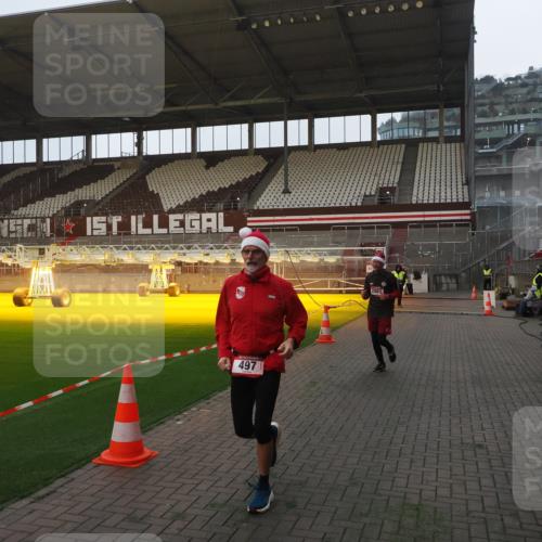 07.12.2025 - St. Pauli X-Mass-Run No. 15 Fabian Wolf http://msf.ph/oto/9369053 07.12.2025 09:56:56 Ziel 198, 497, 662, 1116, 1165, 2861, 4208, 4209 meine-sportfotos.de