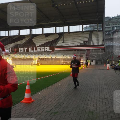 07.12.2025 - St. Pauli X-Mass-Run No. 15 Fabian Wolf http://msf.ph/oto/9369062 07.12.2025 09:56:57 Ziel 198, 497, 1116, 1165, 2861, 4208, 4209 meine-sportfotos.de