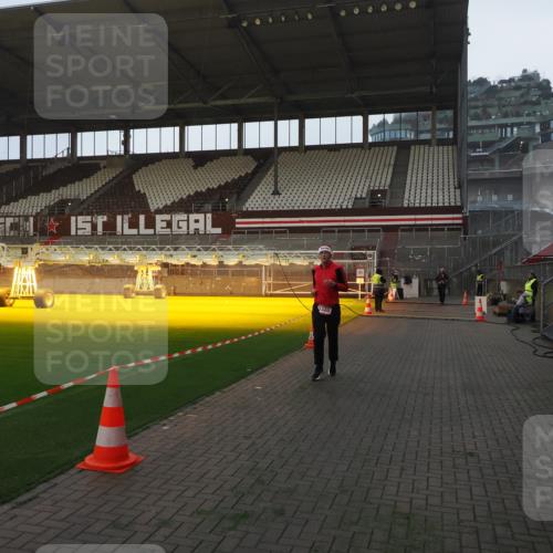 07.12.2025 - St. Pauli X-Mass-Run No. 15 Fabian Wolf http://msf.ph/oto/9369082 07.12.2025 09:57:08 Ziel 497, 2861, 3320 meine-sportfotos.de