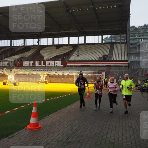 07.12.2025 - St. Pauli X-Mass-Run No. 15 Fabian Wolf http://msf.ph/oto/9369124 07.12.2025 09:57:28 Ziel 632, 1292, 1293, 1377, 1395, 2678, 4032 meine-sportfotos.de