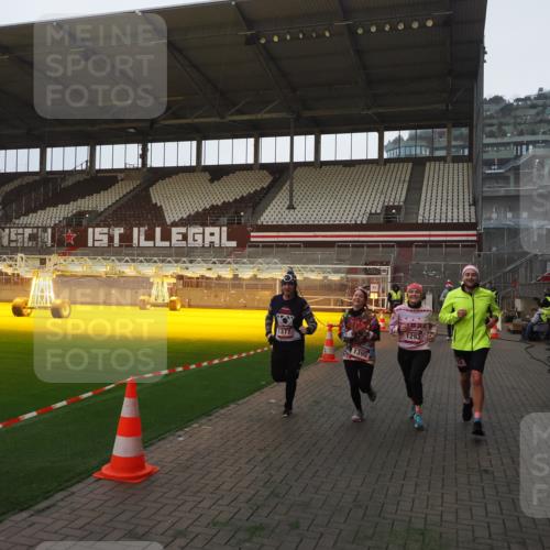 07.12.2025 - St. Pauli X-Mass-Run No. 15 Fabian Wolf http://msf.ph/oto/9369126 07.12.2025 09:57:28 Ziel 632, 1292, 1293, 1377, 1395, 2678, 4032 meine-sportfotos.de