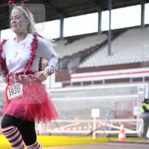 07.12.2025 - St. Pauli X-Mass-Run No. 15 Patografie http://msf.ph/oto/9369132 07.12.2025 11:21:36 Ziel 98, 105, 111, 241, 1549, 1902, 1907, 1939, 2033, 2197, 2473, 2474 meine-sportfotos.de