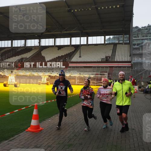 07.12.2025 - St. Pauli X-Mass-Run No. 15 Fabian Wolf http://msf.ph/oto/9369133 07.12.2025 09:57:29 Ziel 632, 1292, 1293, 1377, 1395, 2678, 4032 meine-sportfotos.de