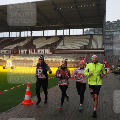 07.12.2025 - St. Pauli X-Mass-Run No. 15 Fabian Wolf http://msf.ph/oto/9369135 07.12.2025 09:57:29 Ziel 632, 1292, 1293, 1377, 1395, 2678, 4032 meine-sportfotos.de