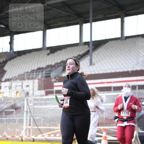 07.12.2025 - St. Pauli X-Mass-Run No. 15 Patografie http://msf.ph/oto/9369139 07.12.2025 11:21:48 Ziel 1284, 1297, 1775, 1779, 1904, 1939 meine-sportfotos.de