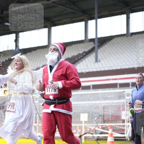 07.12.2025 - St. Pauli X-Mass-Run No. 15 Patografie http://msf.ph/oto/9369147 07.12.2025 11:21:49 Ziel 1284, 1297, 1775, 1779, 1904, 1939 meine-sportfotos.de
