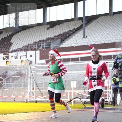 07.12.2025 - St. Pauli X-Mass-Run No. 15 Patografie http://msf.ph/oto/9369154 07.12.2025 11:21:59 Ziel 1284, 1297, 1775, 1779, 1904, 3474, 3475, 3820, 3821 meine-sportfotos.de