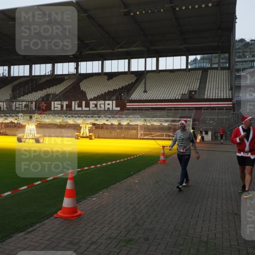 07.12.2025 - St. Pauli X-Mass-Run No. 15 Fabian Wolf http://msf.ph/oto/9369157 07.12.2025 09:57:36 Ziel 632, 1292, 1293, 1377, 1395, 2678 meine-sportfotos.de
