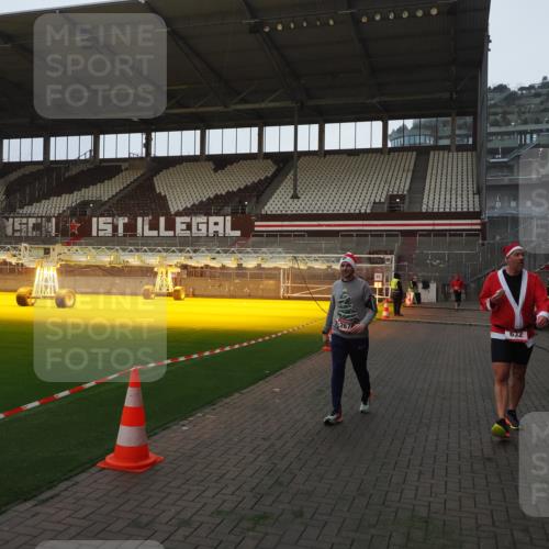 07.12.2025 - St. Pauli X-Mass-Run No. 15 Fabian Wolf http://msf.ph/oto/9369159 07.12.2025 09:57:36 Ziel 632, 1292, 1293, 1377, 1395, 2678 meine-sportfotos.de