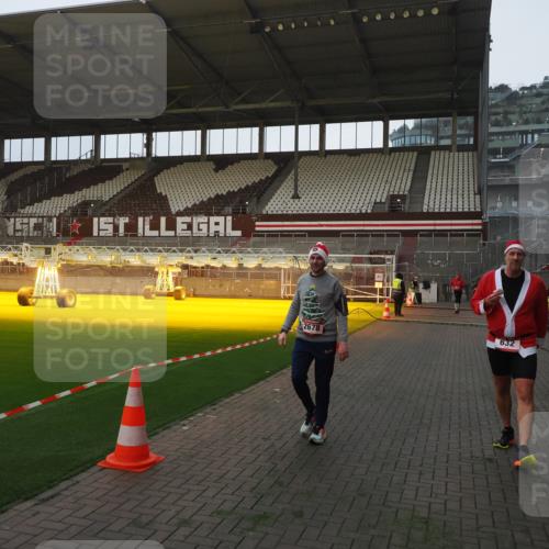 07.12.2025 - St. Pauli X-Mass-Run No. 15 Fabian Wolf http://msf.ph/oto/9369166 07.12.2025 09:57:37 Ziel 632, 1292, 1293, 1377, 1395, 2678 meine-sportfotos.de